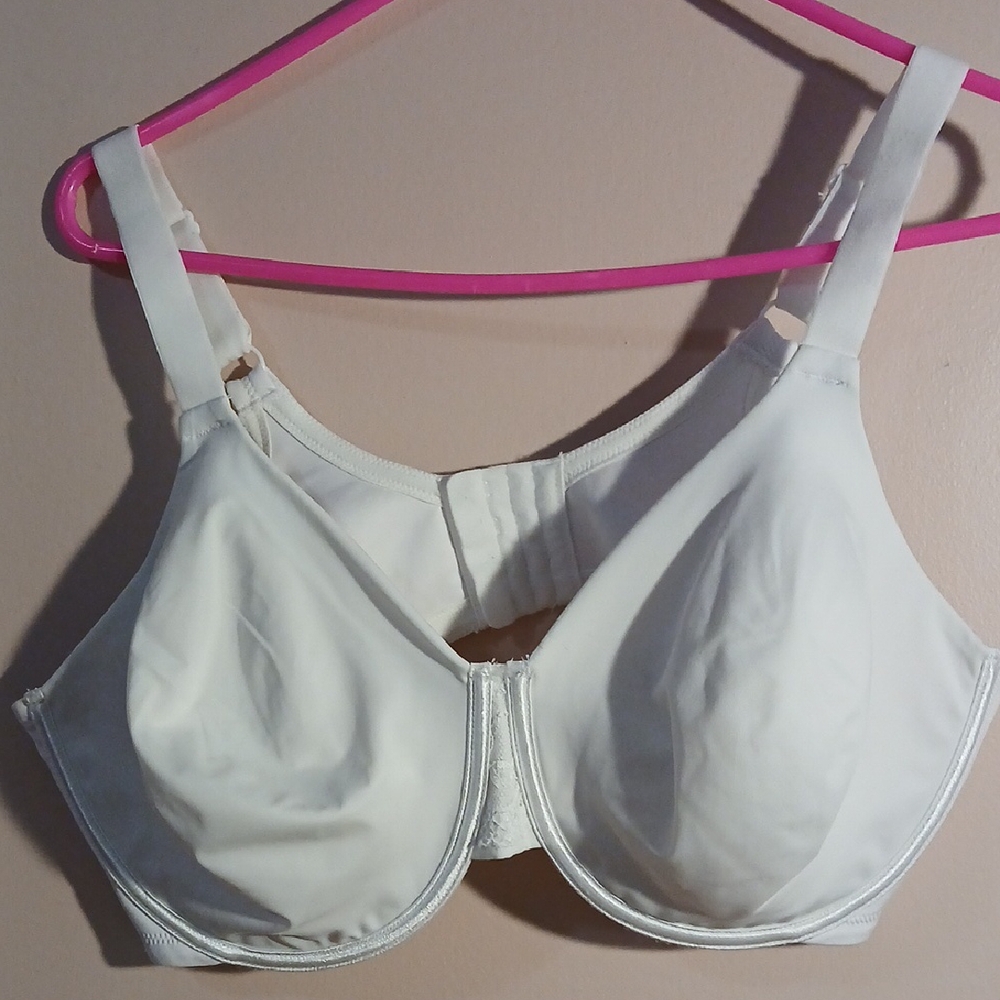 Vanity Fair White Full Coverage Bra with Molded Cups